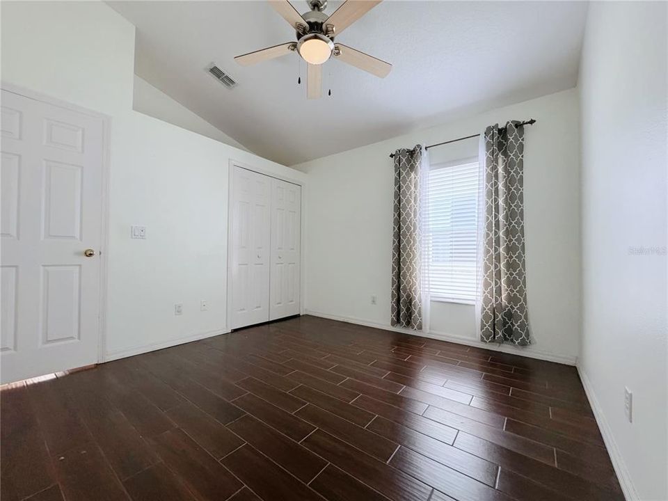 Под контрактом: $2,600 (4 спален, 2 ванн, 1786 Квадратных фут)