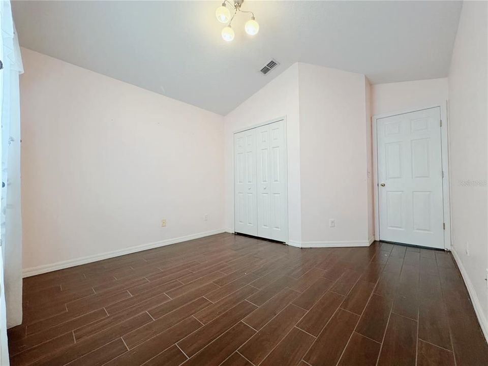 Под контрактом: $2,600 (4 спален, 2 ванн, 1786 Квадратных фут)