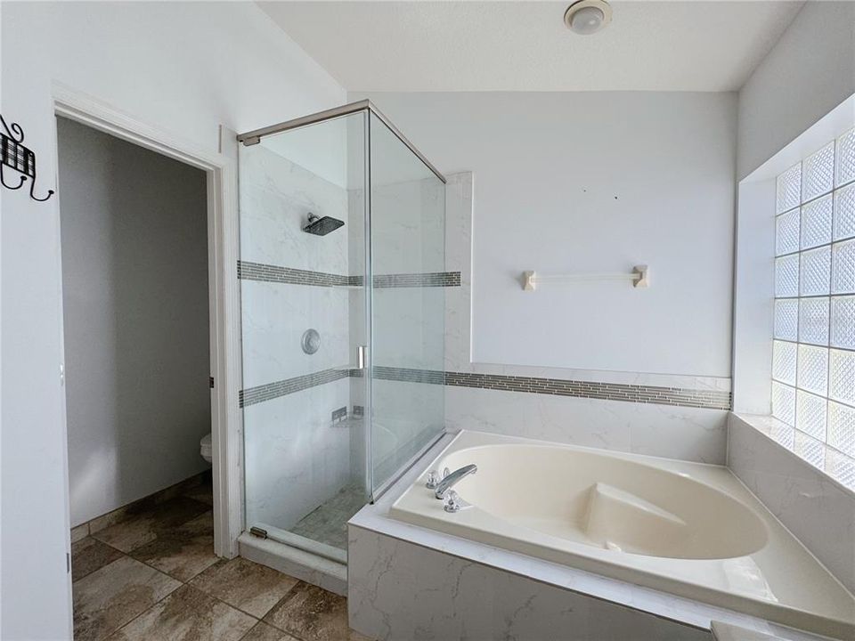 Под контрактом: $2,600 (4 спален, 2 ванн, 1786 Квадратных фут)