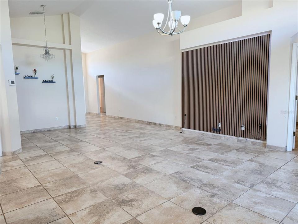 Под контрактом: $2,600 (4 спален, 2 ванн, 1786 Квадратных фут)