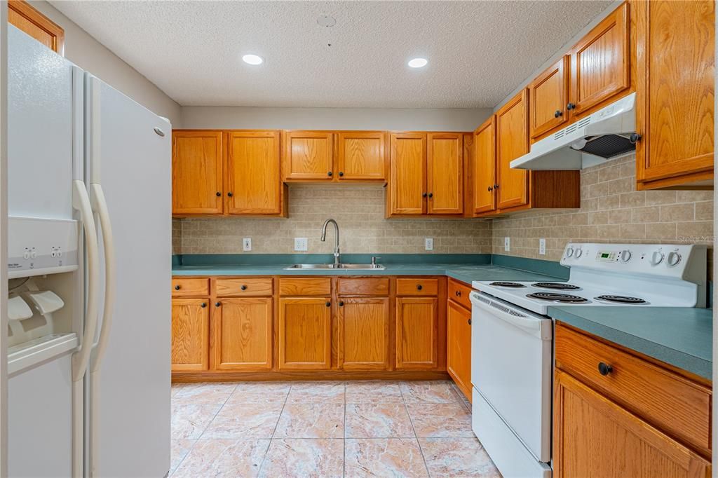 For Sale: $490,000 (5 beds, 0 baths, 2484 Square Feet)