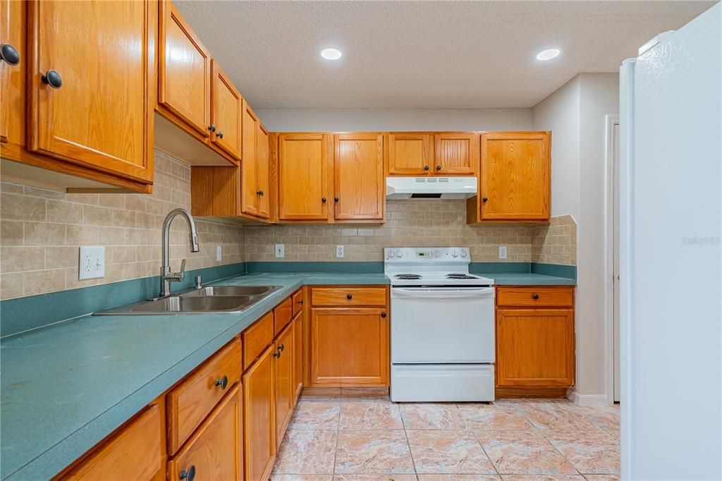 For Sale: $490,000 (5 beds, 0 baths, 2484 Square Feet)