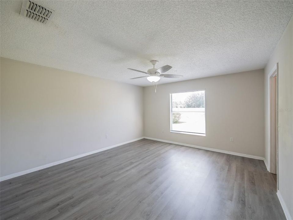 For Sale: $490,000 (5 beds, 0 baths, 2484 Square Feet)