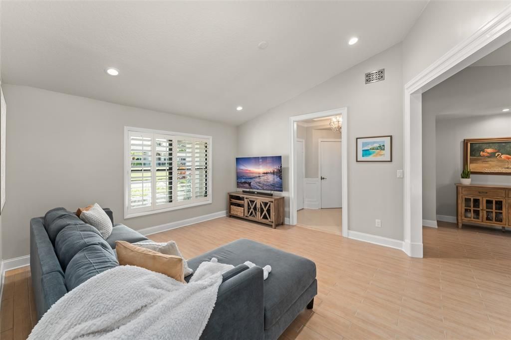 Activo con contrato: $699,900 (3 camas, 2 baños, 2106 Pies cuadrados)