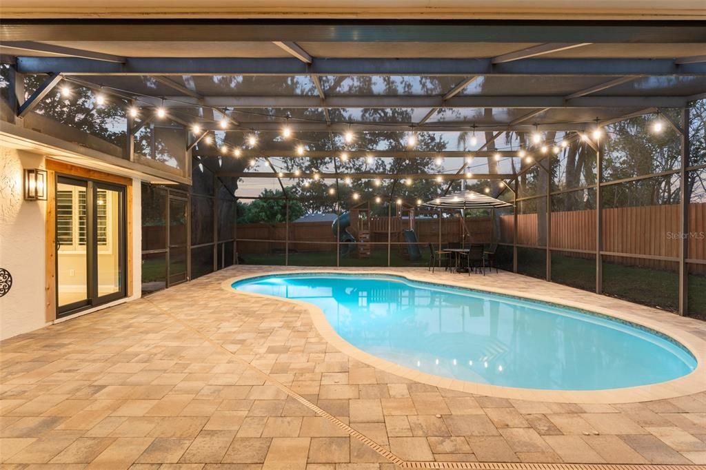 Activo con contrato: $699,900 (3 camas, 2 baños, 2106 Pies cuadrados)