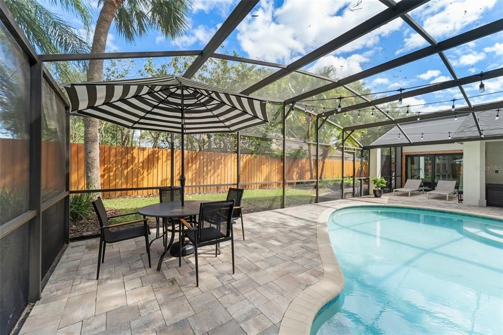 Activo con contrato: $699,900 (3 camas, 2 baños, 2106 Pies cuadrados)