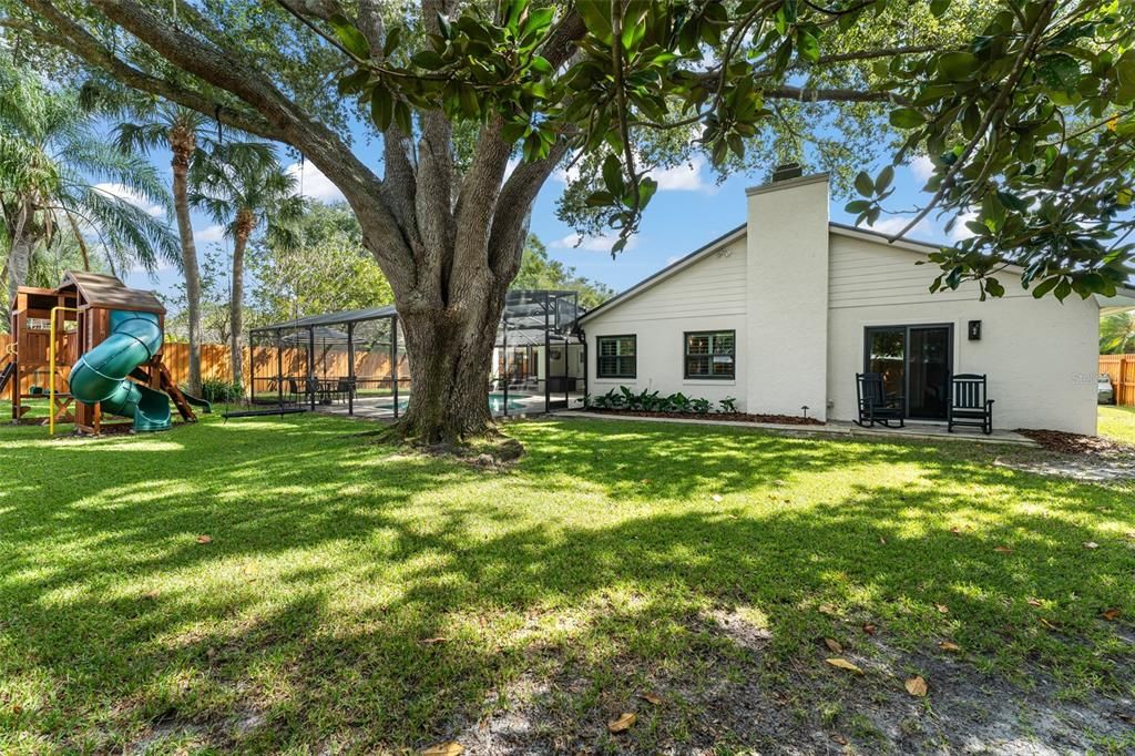 Activo con contrato: $699,900 (3 camas, 2 baños, 2106 Pies cuadrados)