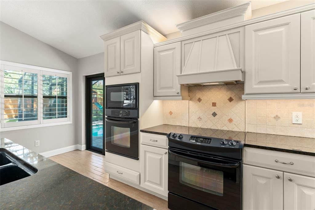 Activo con contrato: $699,900 (3 camas, 2 baños, 2106 Pies cuadrados)