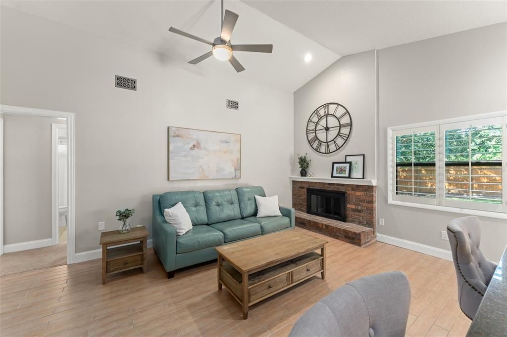 Activo con contrato: $699,900 (3 camas, 2 baños, 2106 Pies cuadrados)