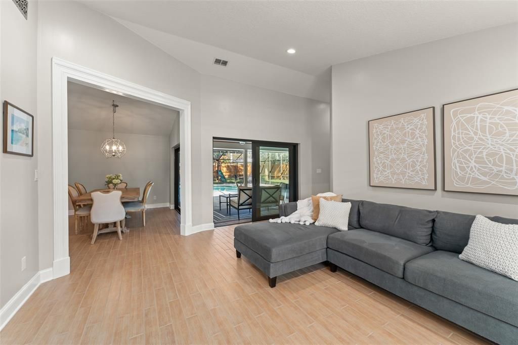 Activo con contrato: $699,900 (3 camas, 2 baños, 2106 Pies cuadrados)