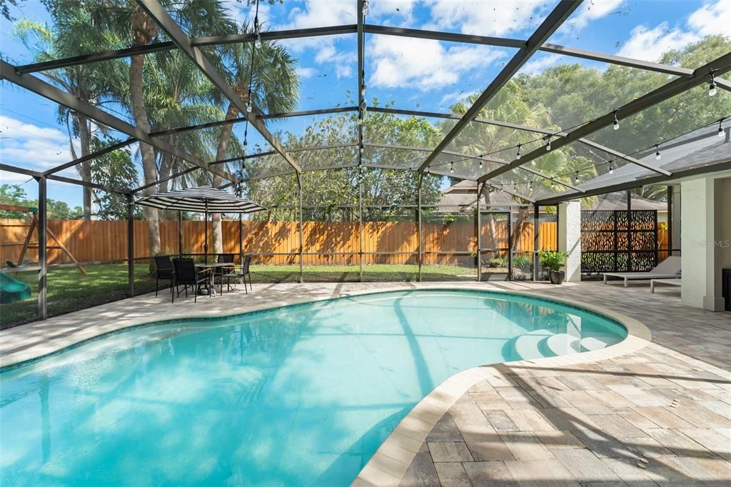 Activo con contrato: $699,900 (3 camas, 2 baños, 2106 Pies cuadrados)