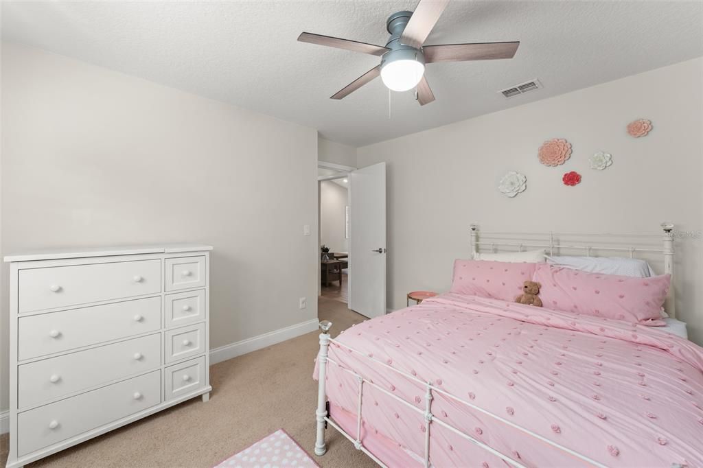 Activo con contrato: $699,900 (3 camas, 2 baños, 2106 Pies cuadrados)