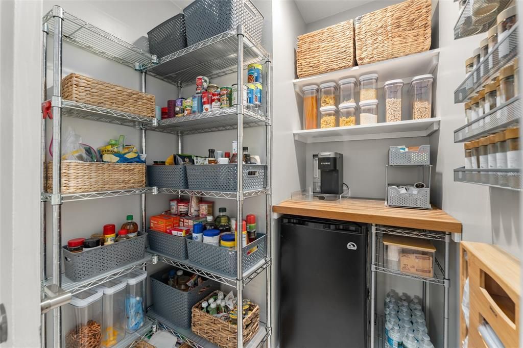 Activo con contrato: $699,900 (3 camas, 2 baños, 2106 Pies cuadrados)