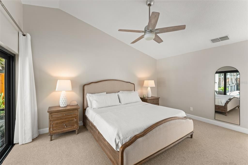 Activo con contrato: $699,900 (3 camas, 2 baños, 2106 Pies cuadrados)