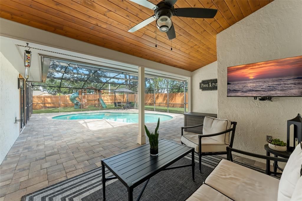 Activo con contrato: $699,900 (3 camas, 2 baños, 2106 Pies cuadrados)