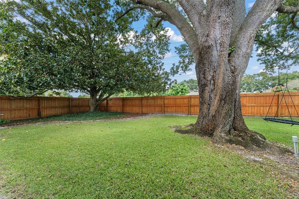 Activo con contrato: $699,900 (3 camas, 2 baños, 2106 Pies cuadrados)