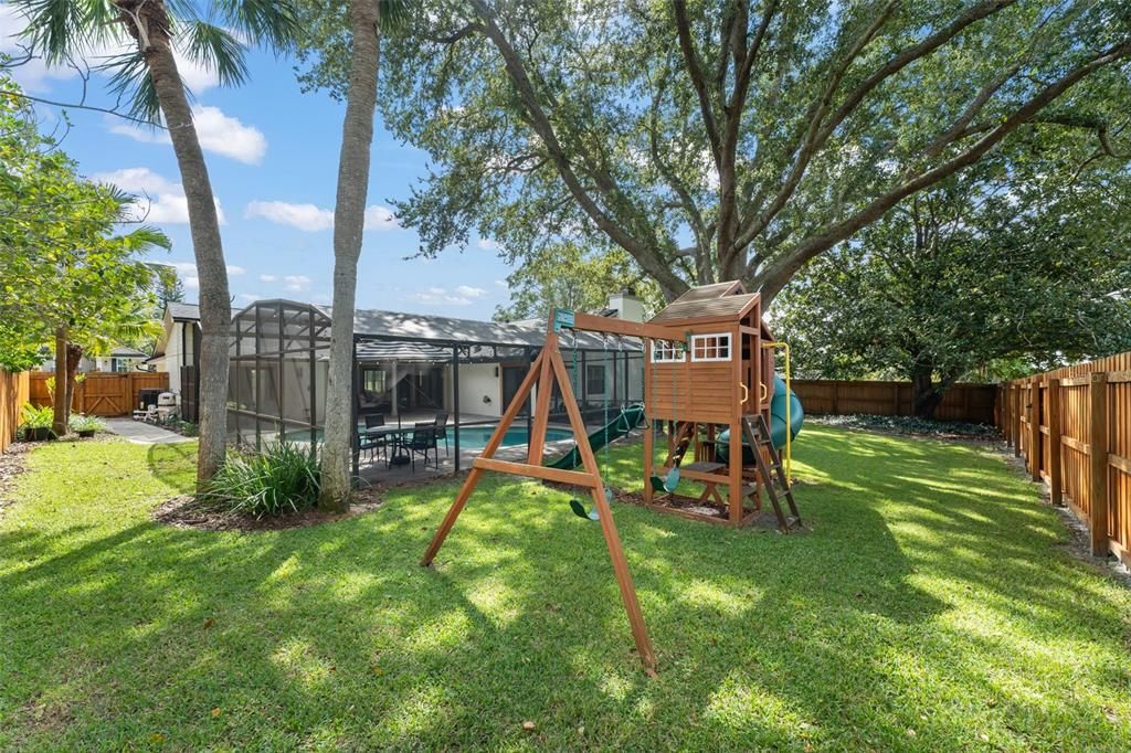 Activo con contrato: $699,900 (3 camas, 2 baños, 2106 Pies cuadrados)