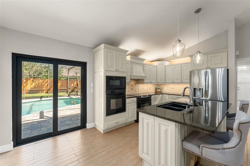 Activo con contrato: $699,900 (3 camas, 2 baños, 2106 Pies cuadrados)