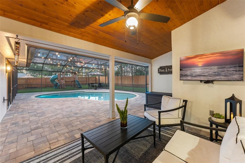 Activo con contrato: $699,900 (3 camas, 2 baños, 2106 Pies cuadrados)