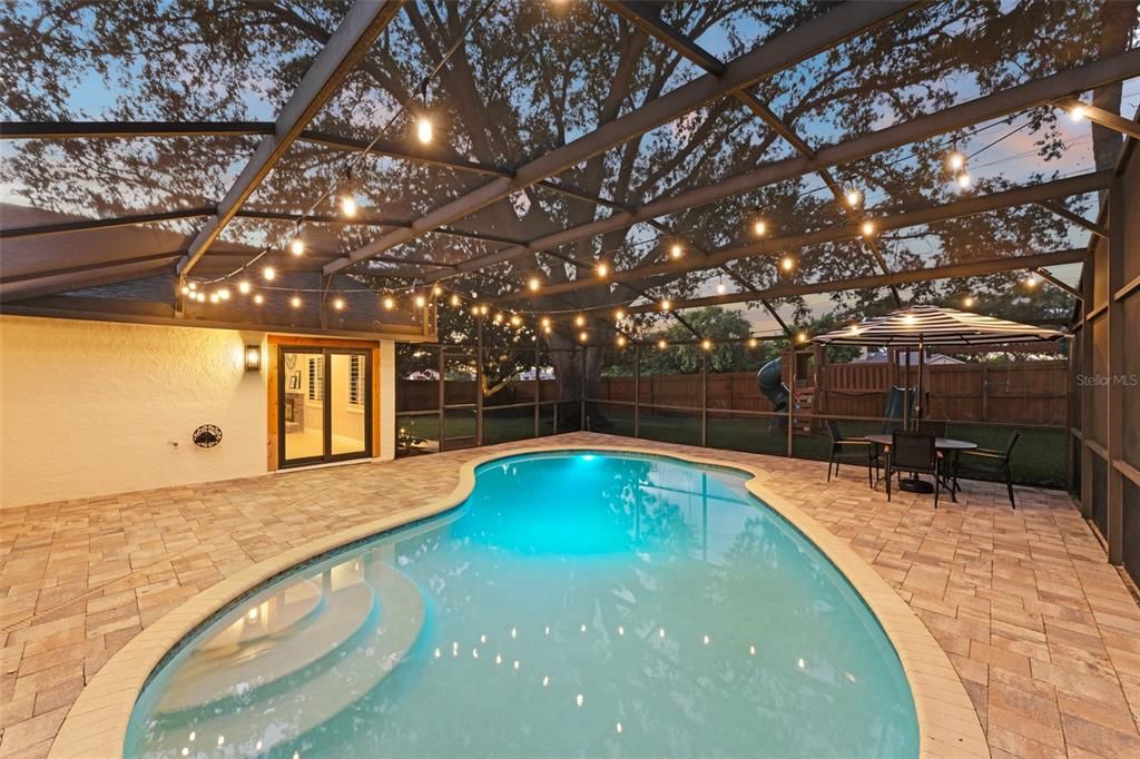 Activo con contrato: $699,900 (3 camas, 2 baños, 2106 Pies cuadrados)