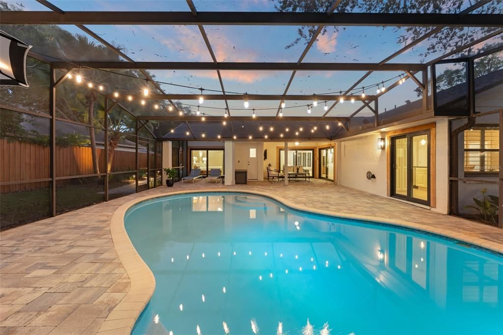 Activo con contrato: $699,900 (3 camas, 2 baños, 2106 Pies cuadrados)