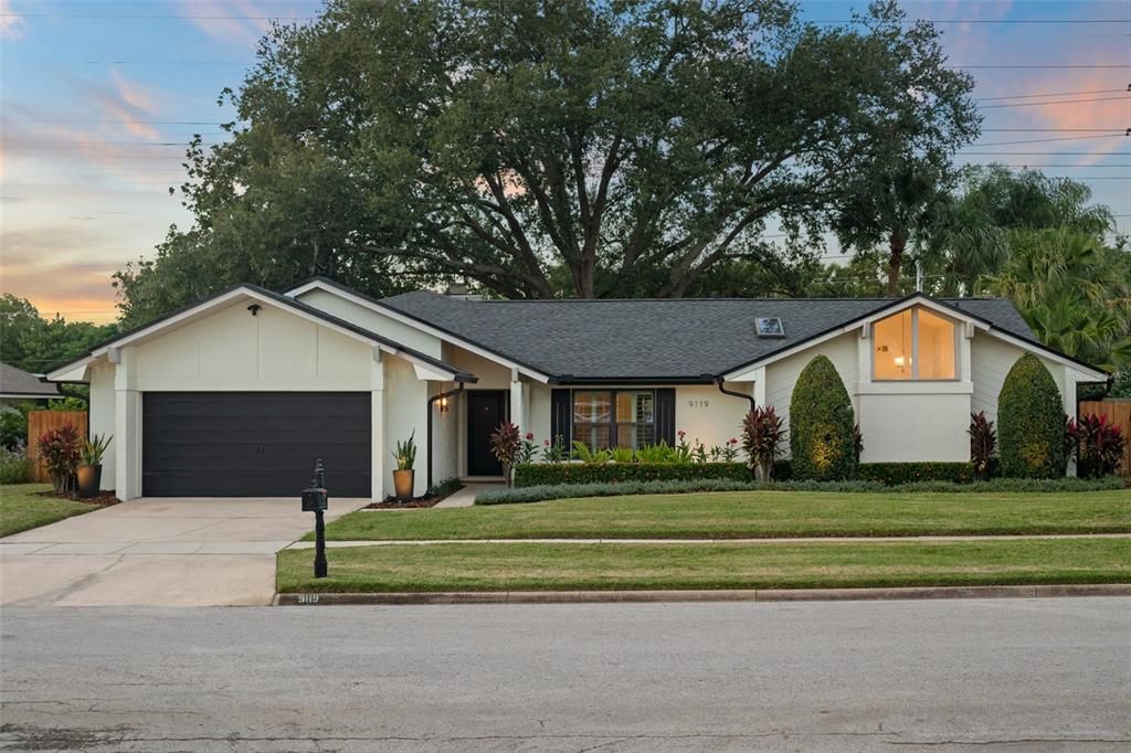 Activo con contrato: $699,900 (3 camas, 2 baños, 2106 Pies cuadrados)