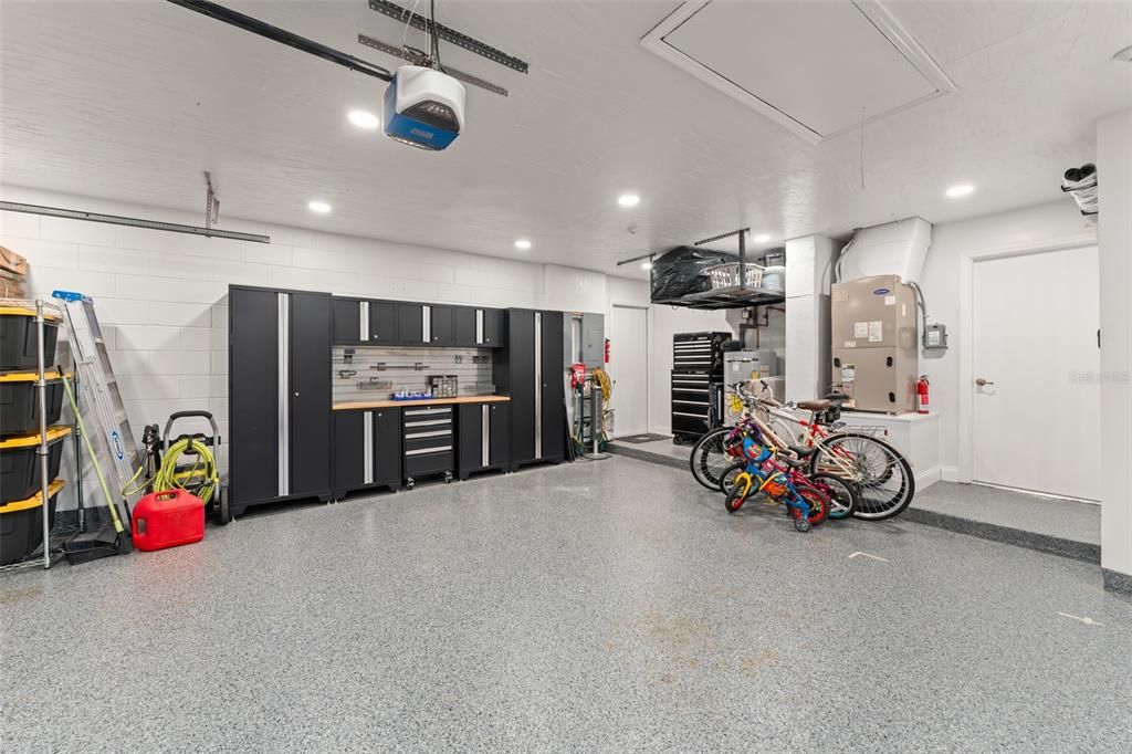 Activo con contrato: $699,900 (3 camas, 2 baños, 2106 Pies cuadrados)