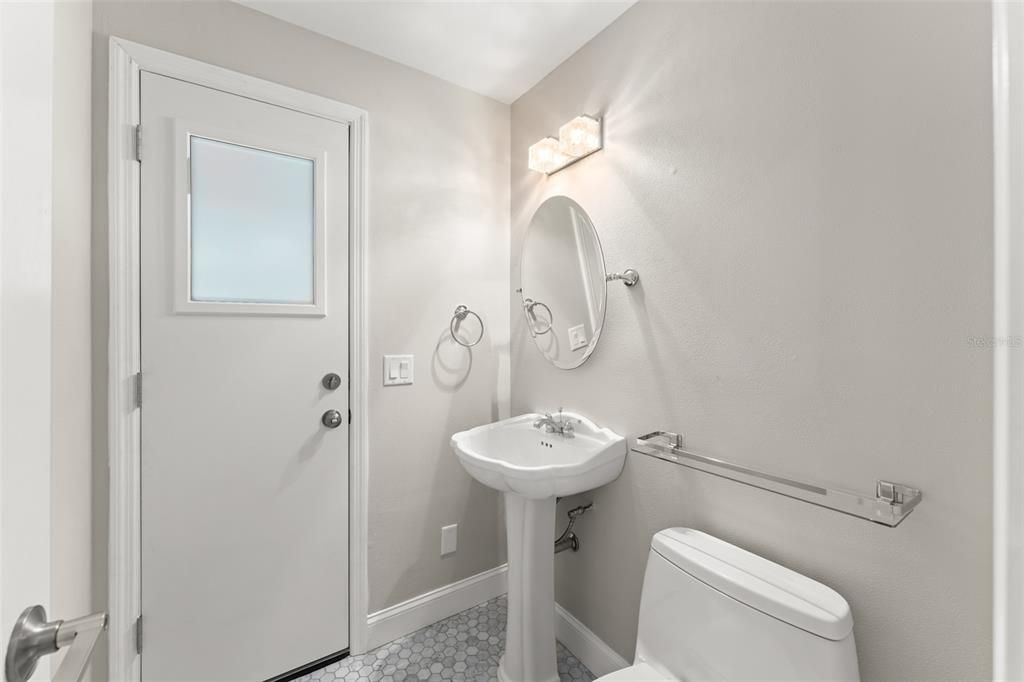 Activo con contrato: $699,900 (3 camas, 2 baños, 2106 Pies cuadrados)