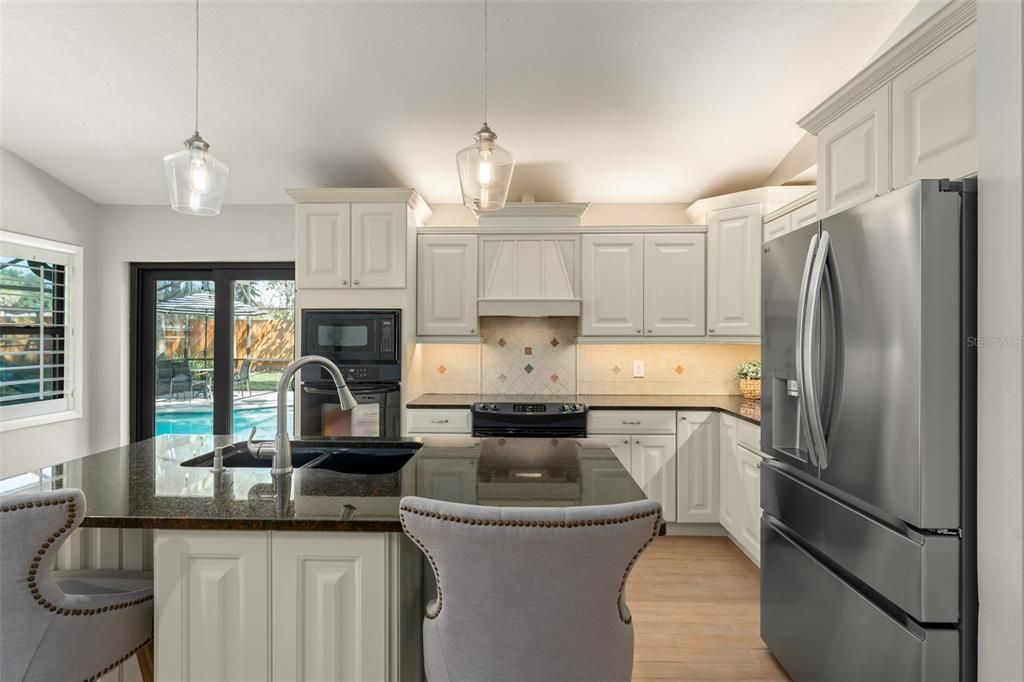 Activo con contrato: $699,900 (3 camas, 2 baños, 2106 Pies cuadrados)