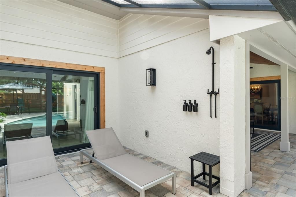 Activo con contrato: $699,900 (3 camas, 2 baños, 2106 Pies cuadrados)