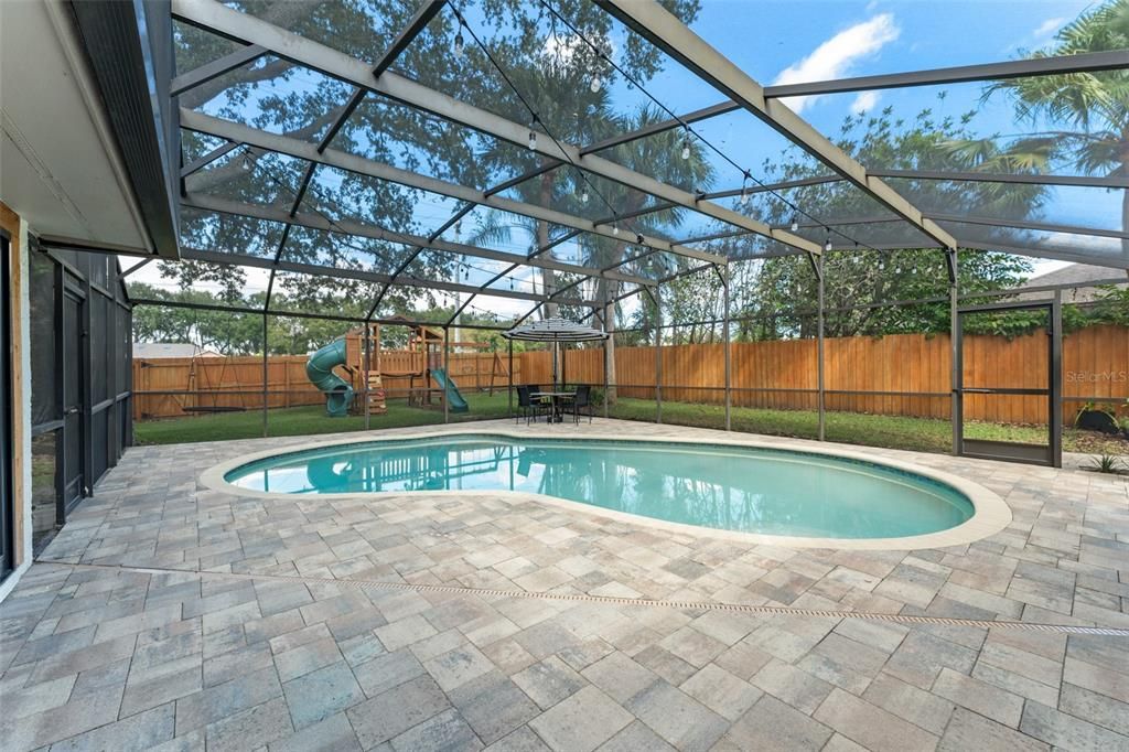 Activo con contrato: $699,900 (3 camas, 2 baños, 2106 Pies cuadrados)