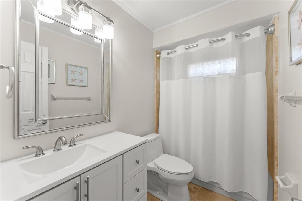 Activo con contrato: $699,900 (3 camas, 2 baños, 2106 Pies cuadrados)