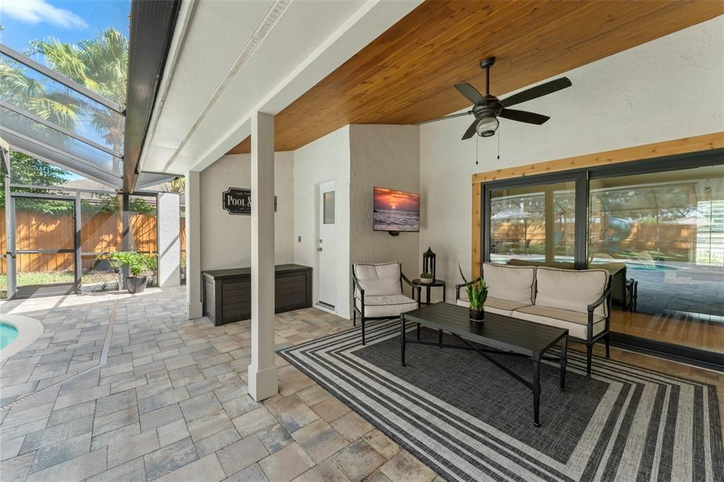 Activo con contrato: $699,900 (3 camas, 2 baños, 2106 Pies cuadrados)