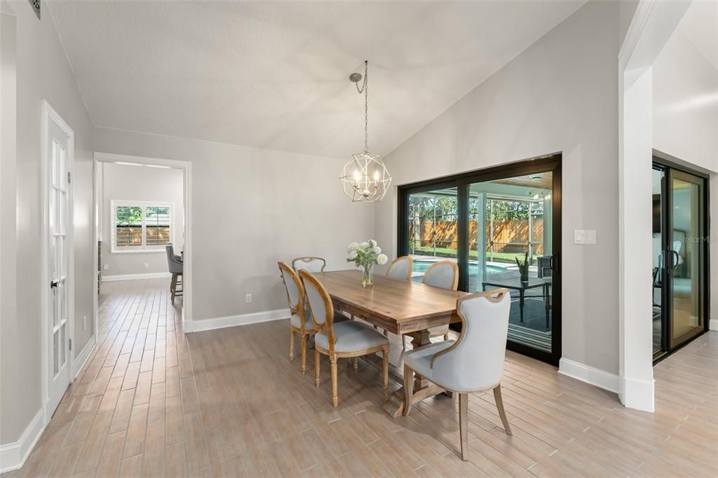 Activo con contrato: $699,900 (3 camas, 2 baños, 2106 Pies cuadrados)