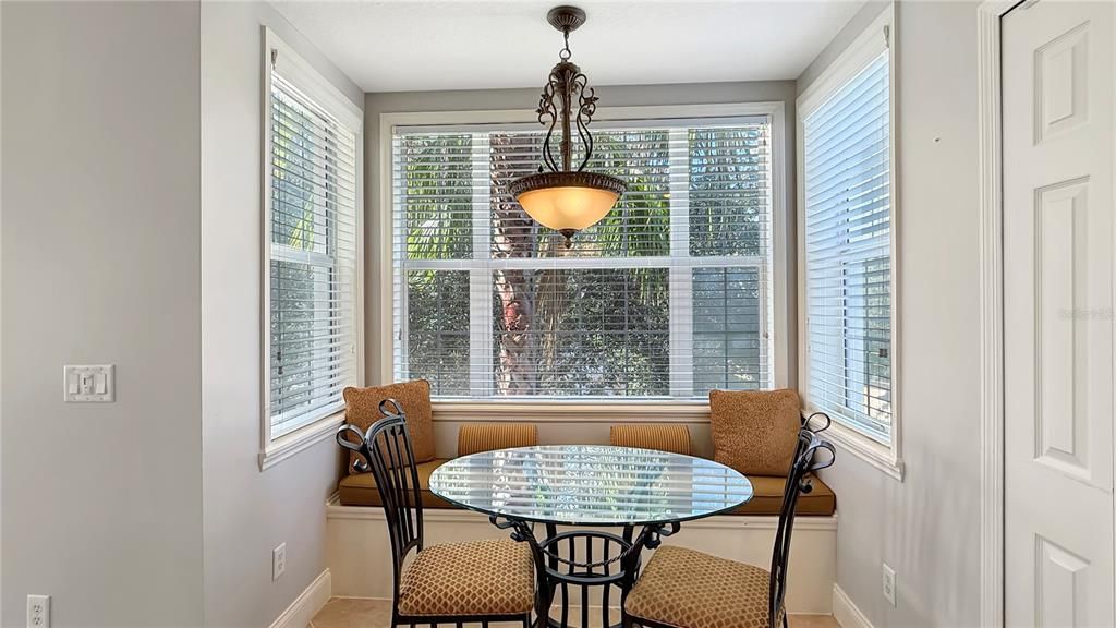 Под контрактом: $299,000 (3 спален, 2 ванн, 1419 Квадратных фут)