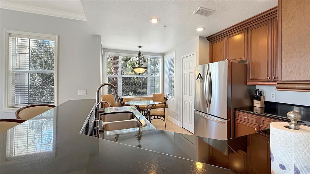 Под контрактом: $299,000 (3 спален, 2 ванн, 1419 Квадратных фут)