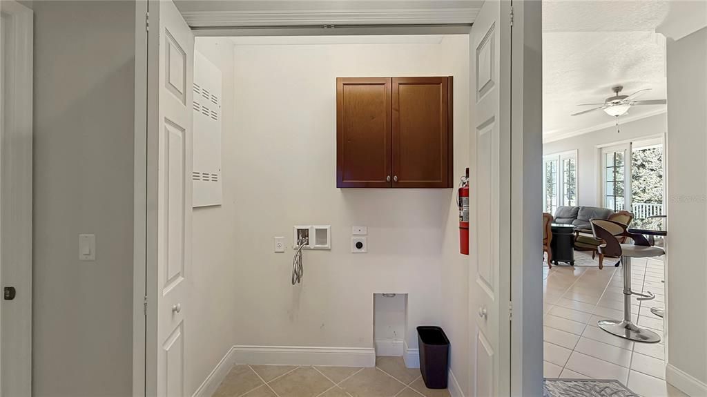 Под контрактом: $299,000 (3 спален, 2 ванн, 1419 Квадратных фут)