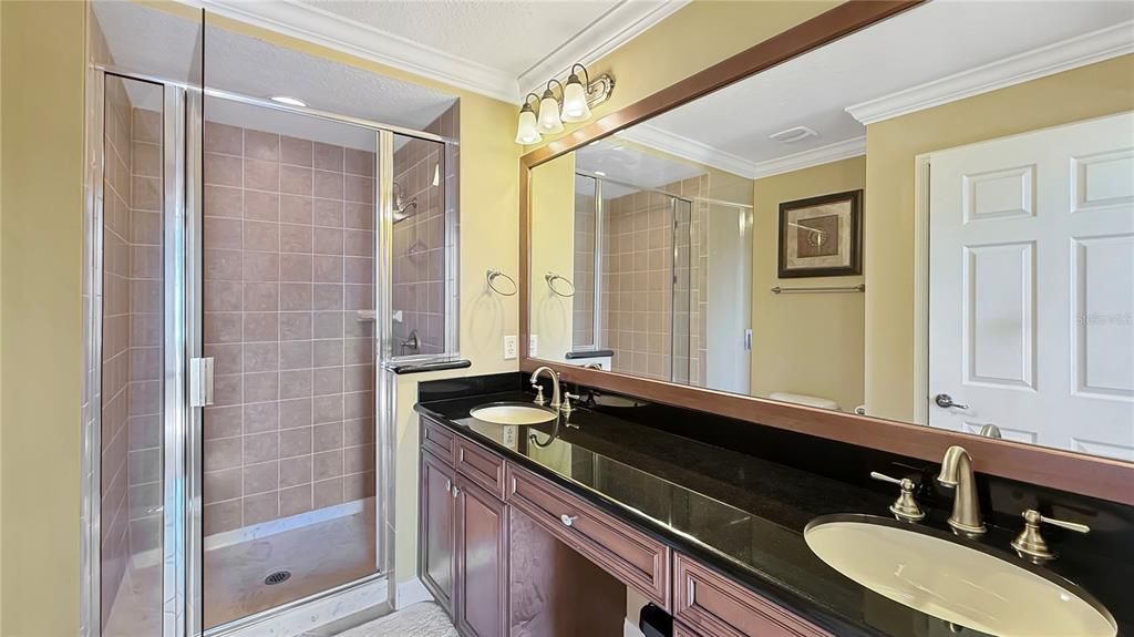 Под контрактом: $299,000 (3 спален, 2 ванн, 1419 Квадратных фут)