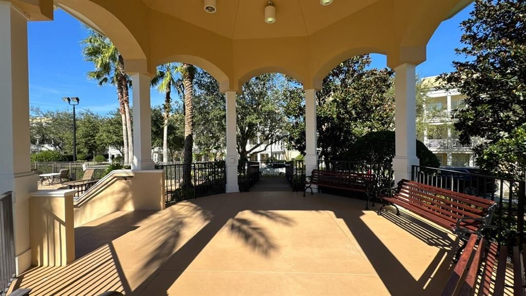 Под контрактом: $299,000 (3 спален, 2 ванн, 1419 Квадратных фут)