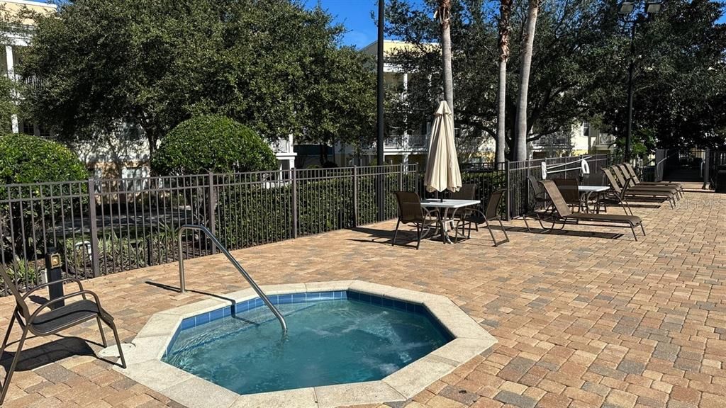 Под контрактом: $299,000 (3 спален, 2 ванн, 1419 Квадратных фут)