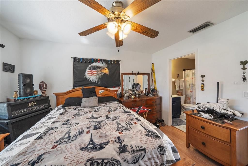 For Sale: $370,000 (3 beds, 2 baths, 1120 Square Feet)