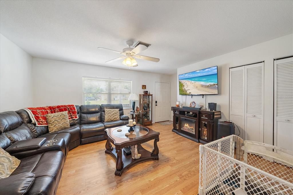 For Sale: $370,000 (3 beds, 2 baths, 1120 Square Feet)