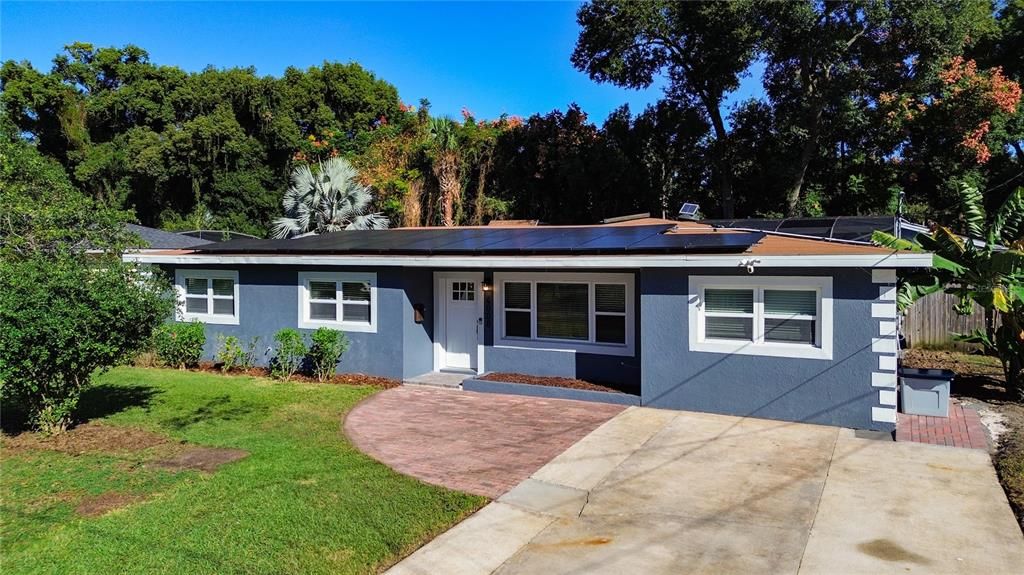 Activo con contrato: $549,000 (4 camas, 3 baños, 2421 Pies cuadrados)