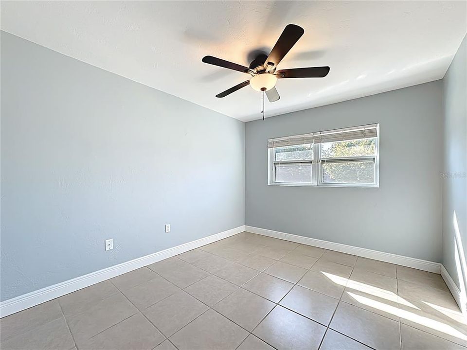 Activo con contrato: $549,000 (4 camas, 3 baños, 2421 Pies cuadrados)