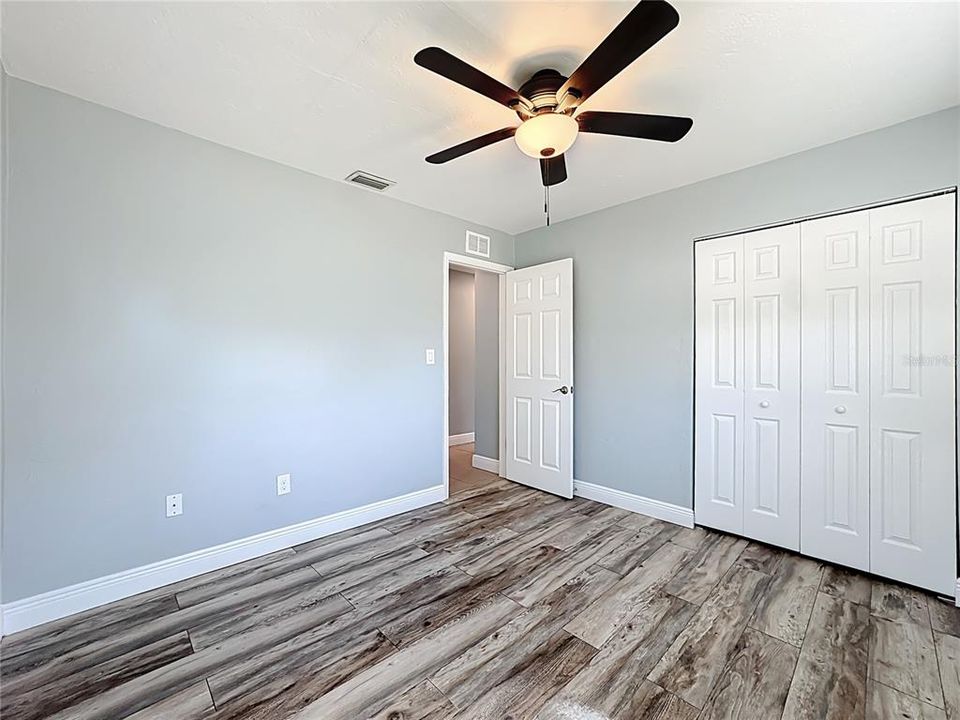 Activo con contrato: $549,000 (4 camas, 3 baños, 2421 Pies cuadrados)