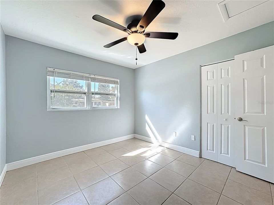 Activo con contrato: $549,000 (4 camas, 3 baños, 2421 Pies cuadrados)