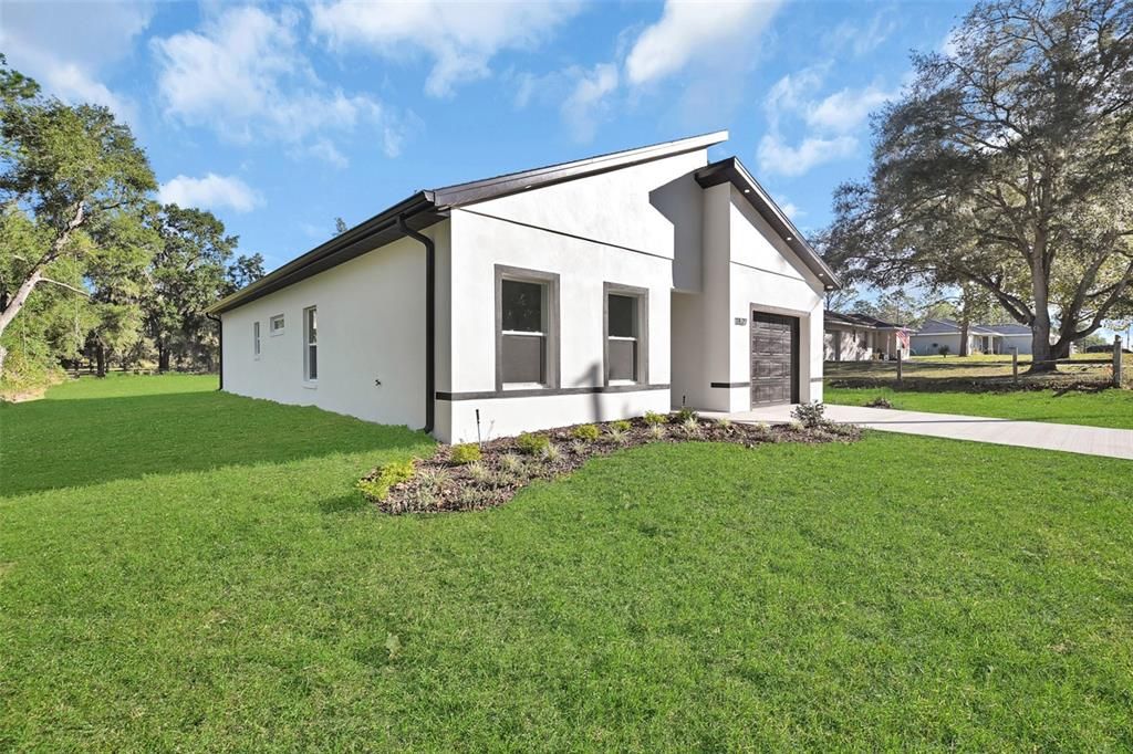 For Sale: $270,000 (3 beds, 2 baths, 1352 Square Feet)