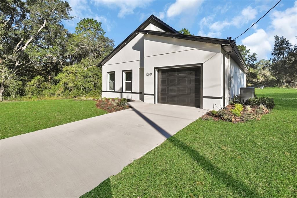 For Sale: $270,000 (3 beds, 2 baths, 1352 Square Feet)