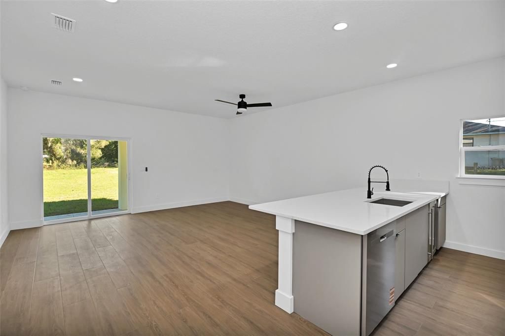 For Sale: $270,000 (3 beds, 2 baths, 1352 Square Feet)