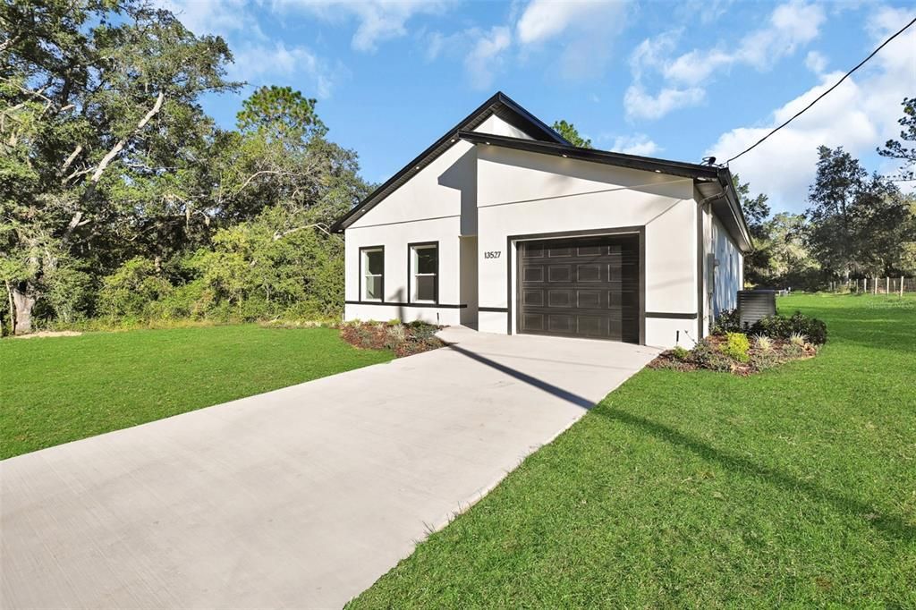 For Sale: $270,000 (3 beds, 2 baths, 1352 Square Feet)